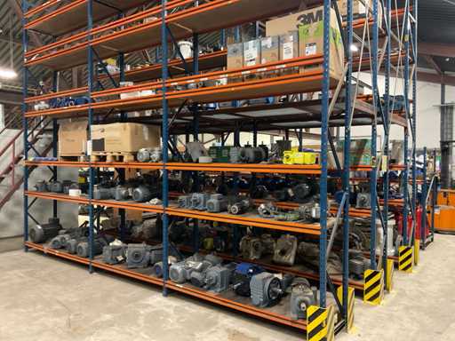 Un lot de motoare electrice