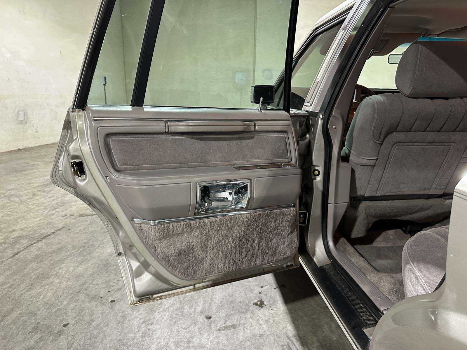 Lincoln Town Car 4.9 V8 Signature SD 160pk 1989, K-946-BX