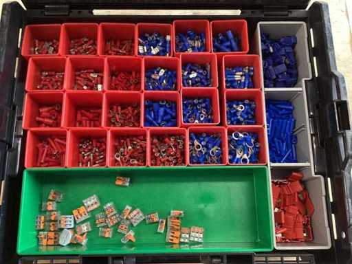 Conectores de cable en FÖRCH VaroBoxx idénticos a los de Sortimo L-Boxx