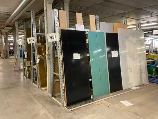 Verticale plank, met inhoud