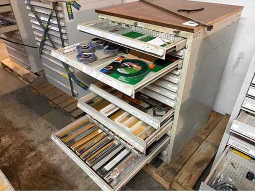 Chest of drawers hand tools