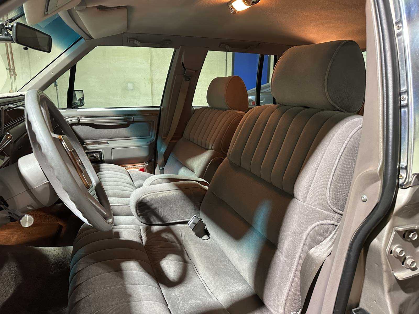 Lincoln Town Car 4.9 V8 Signature SD 160pk 1989, K-946-BX