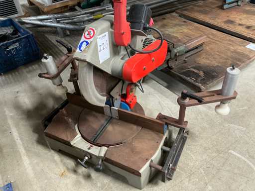 Crosscut circular saw machine