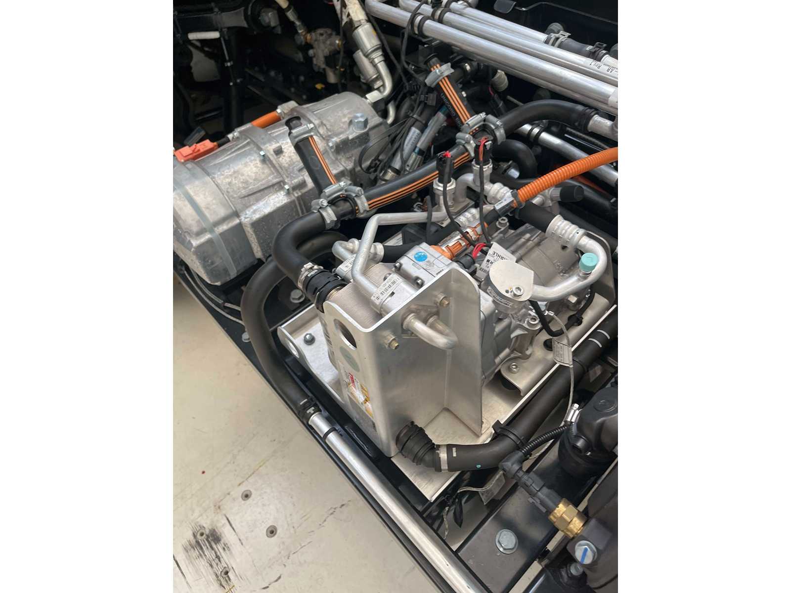 6x Mahle Compact Refrigerant Loop Heat Pump – 72556320