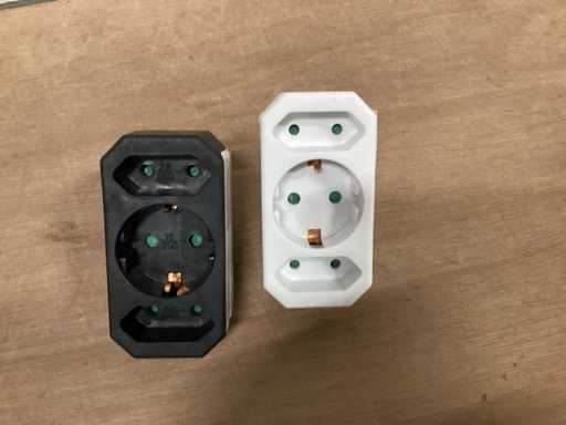 Handson Power Strip domino plug 3-way, black and white (120x)