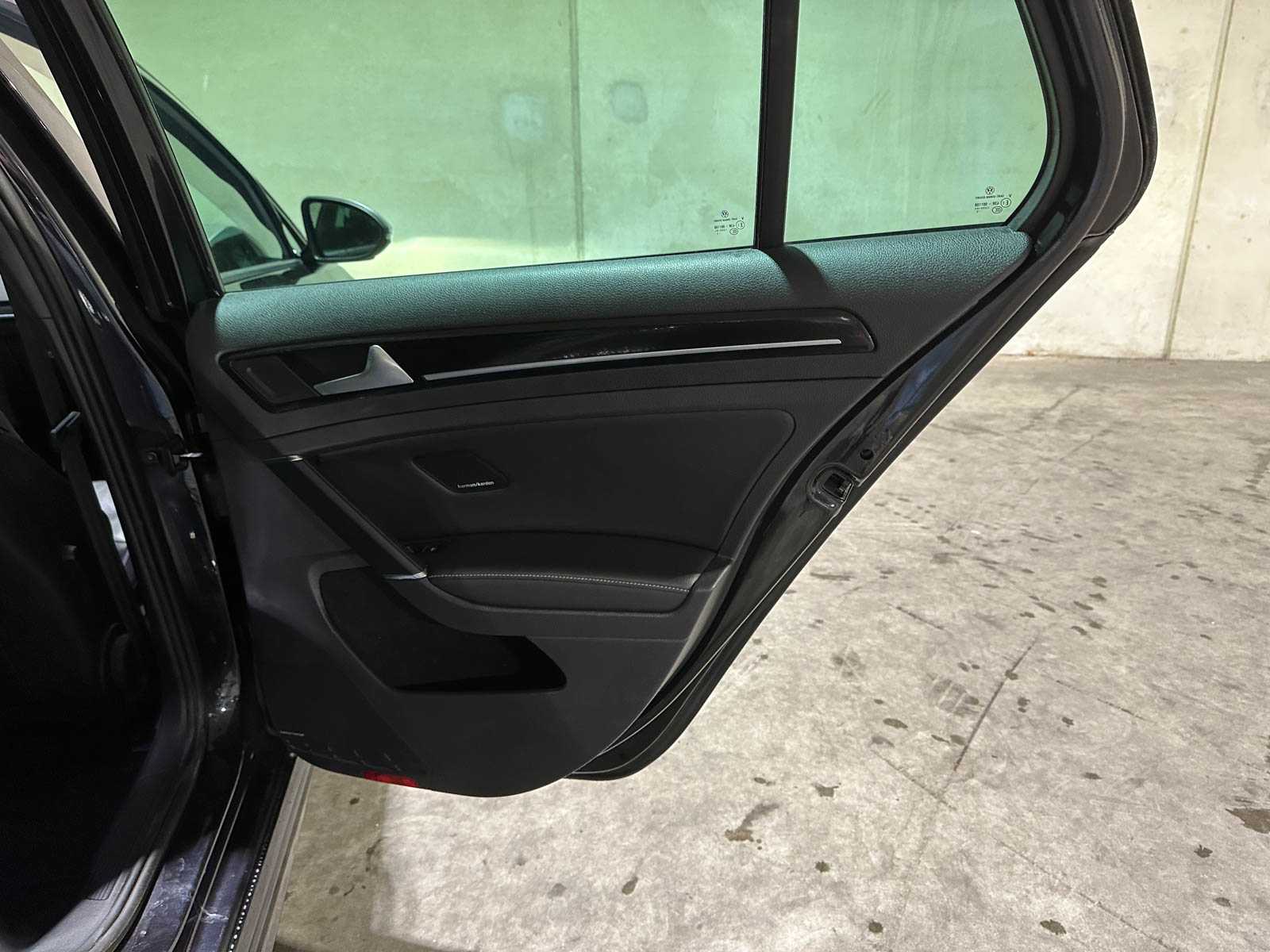 Volkswagen Golf 2.0 TSI R 4Motion 300pk 2015, P-916-RV