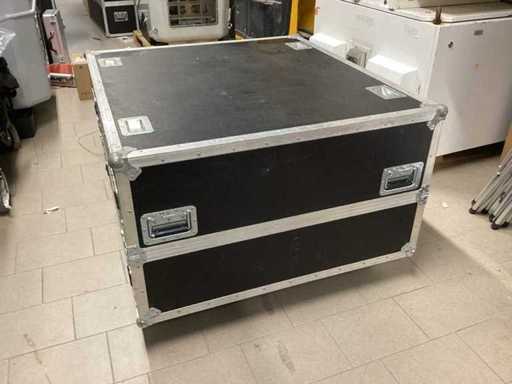 VLIEGKOFFER MET KOOI