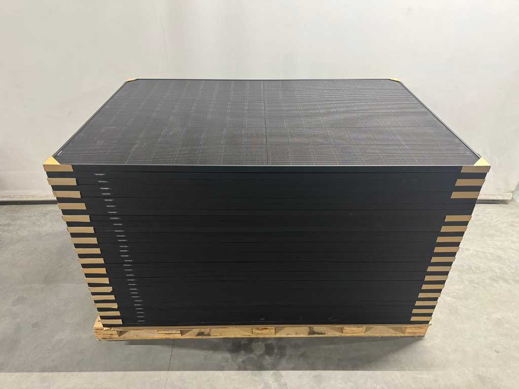 Set of 32 Full Black Solar Panels 420 Wp (total 13.440 Wp)