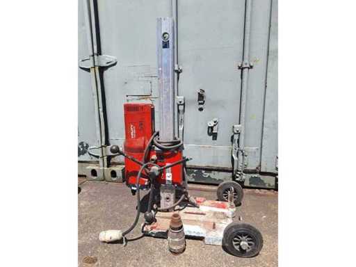Hilti DD160E Diamantbohrer auf Stativ