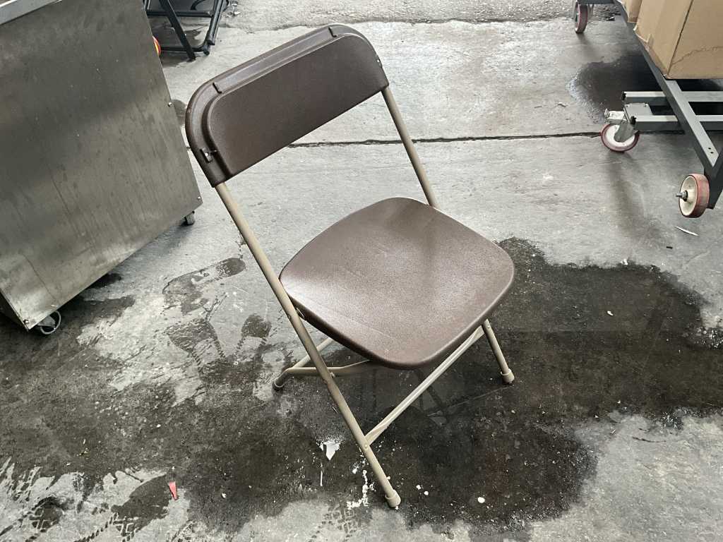 50 opklapbare metalen stoelen
