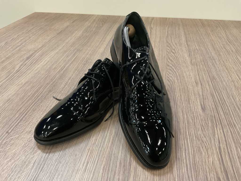 Van Bommel Paire de chaussures en cuir verni (taille 42)