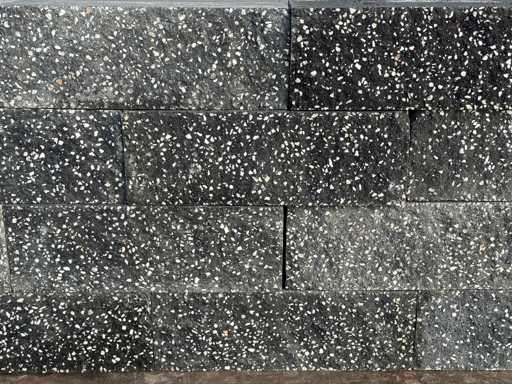 Concrete wall blocks (approx. 448 pieces)