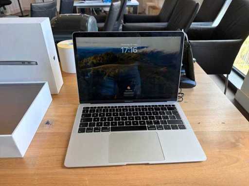 2020 MacBook Air 13inch 256GB
