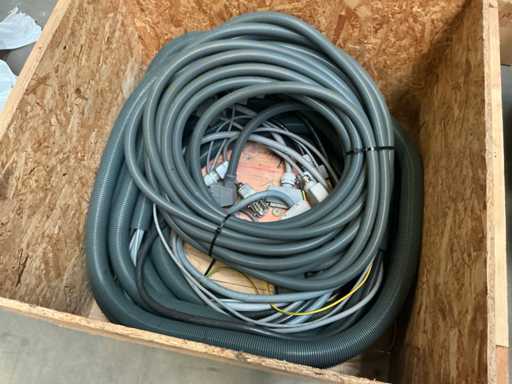 Partij bekabeling in wachtbuis