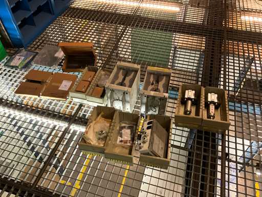 Série de différentes pièces mécaniques