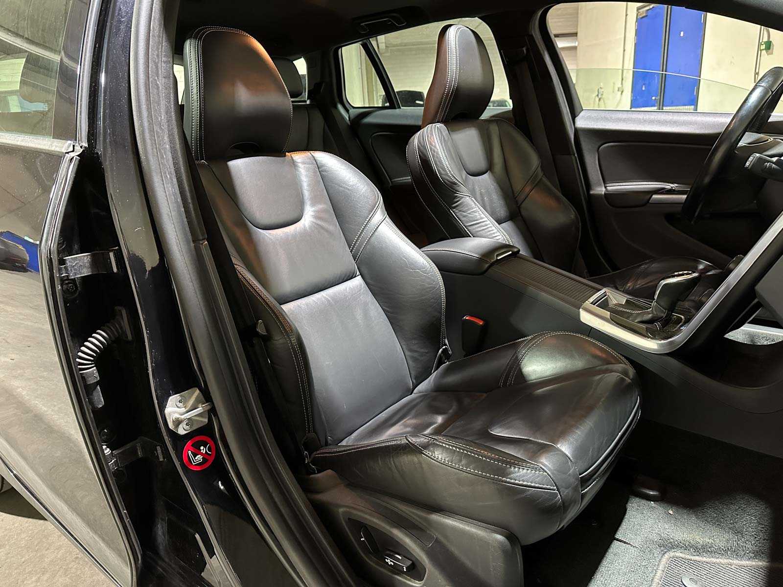 Volvo V60 2.4 D6 AWD Plug-In Hybrid Summum 215pk 2013 (Origineel-NL), 6-SVN-43