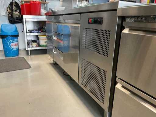 Banco da lavoro refrigerato Ravioli con cassetti