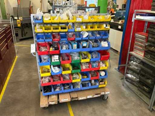 Werkplaatsplank met inhoud
