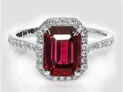 Bague de luxe en grenat naturel de haute qualité, rouge violacé 4,48 carats