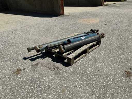 Różne cylindry hydrauliczne