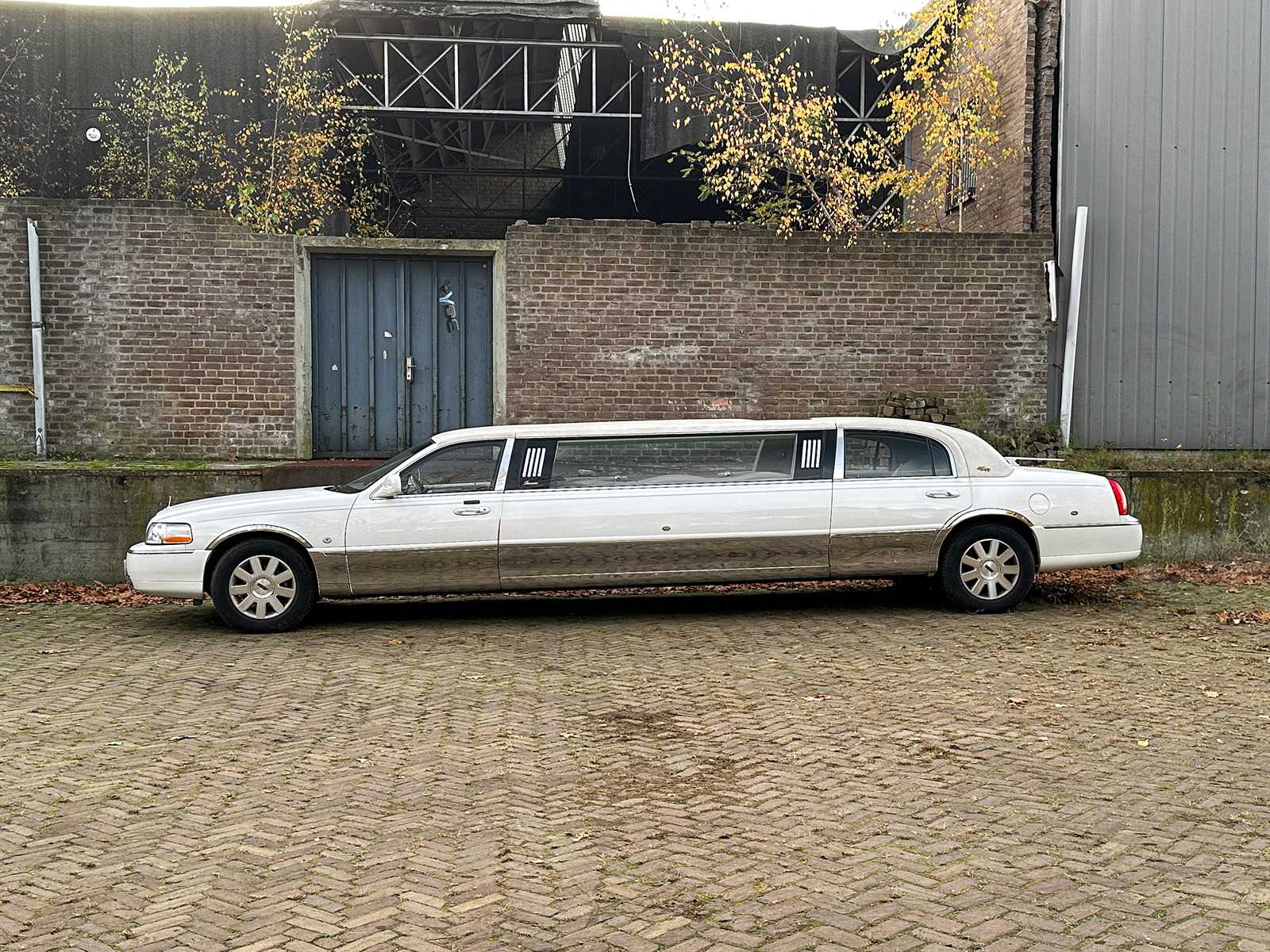 Lincoln Town Car 4.6 V8 Signature (Limousine) 204pk 2003, 62-NG-XN Youngtimer