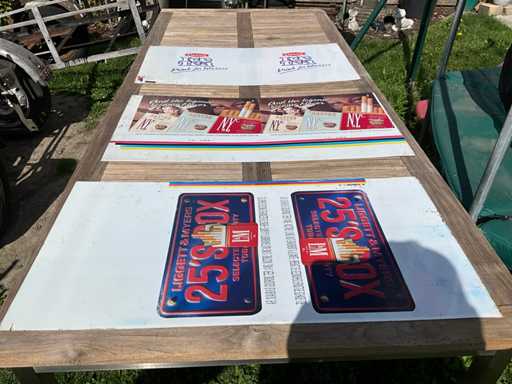 3x panneaux d’affichage