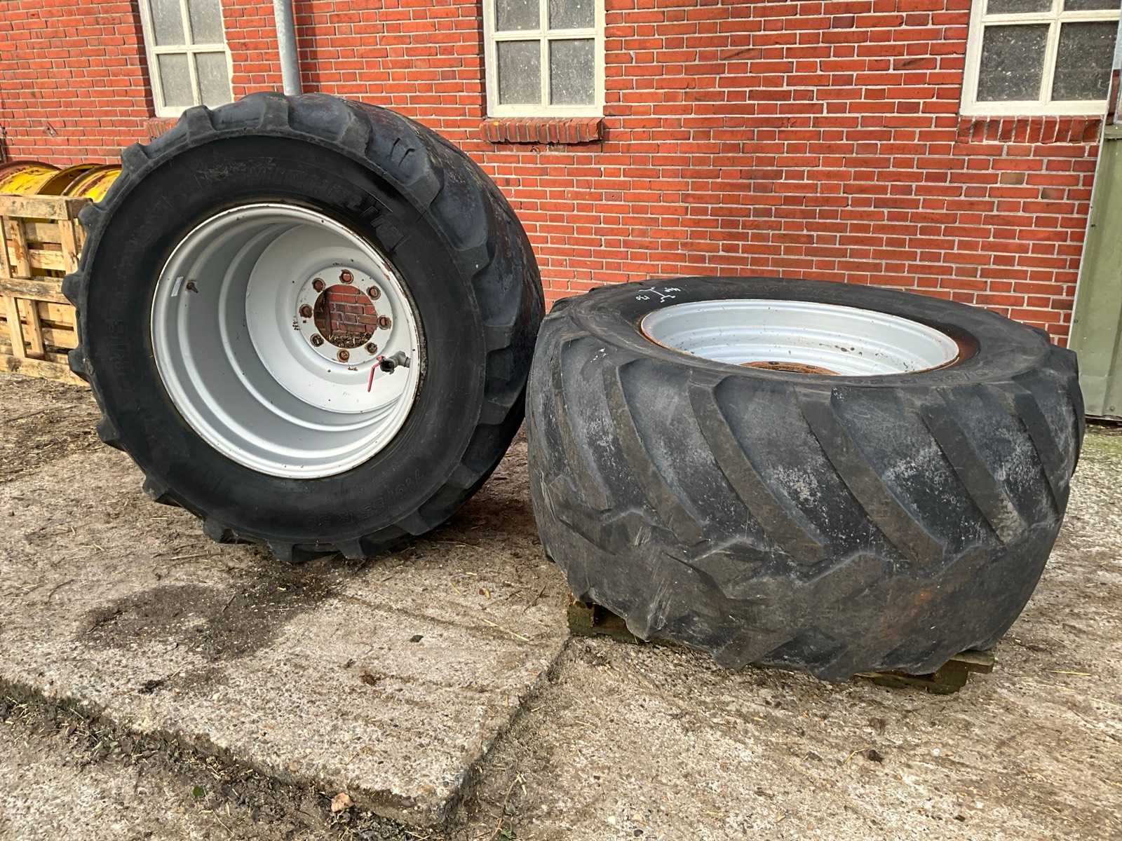 Michelin 710/55R30 Set Tires (2x)