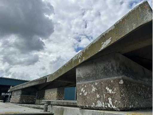 Jetée / plateforme / pilier à doigts / flotteur