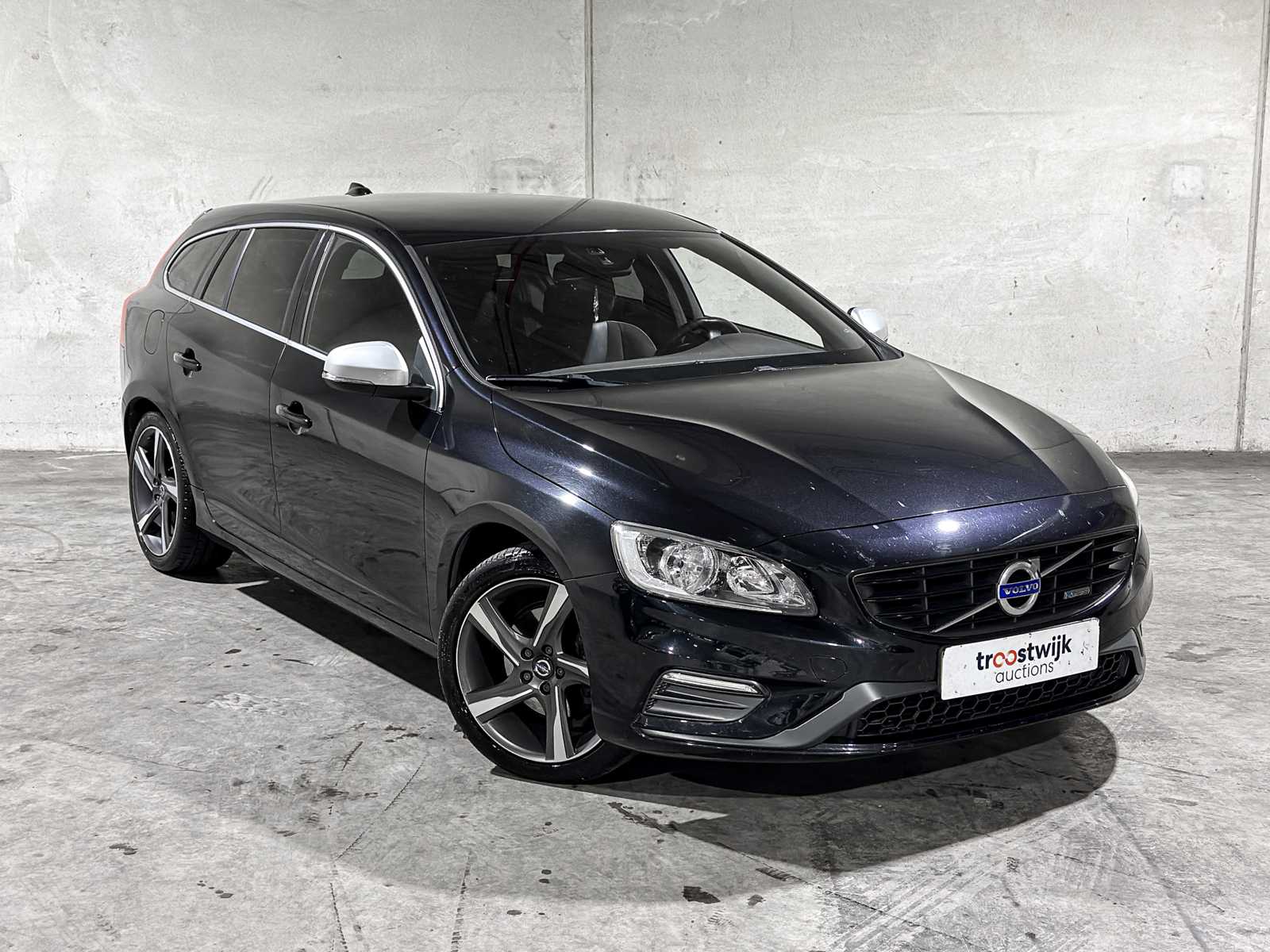 Volvo V60 1.6 T3 R-Design 150hp 2015, 5-ZTK-58