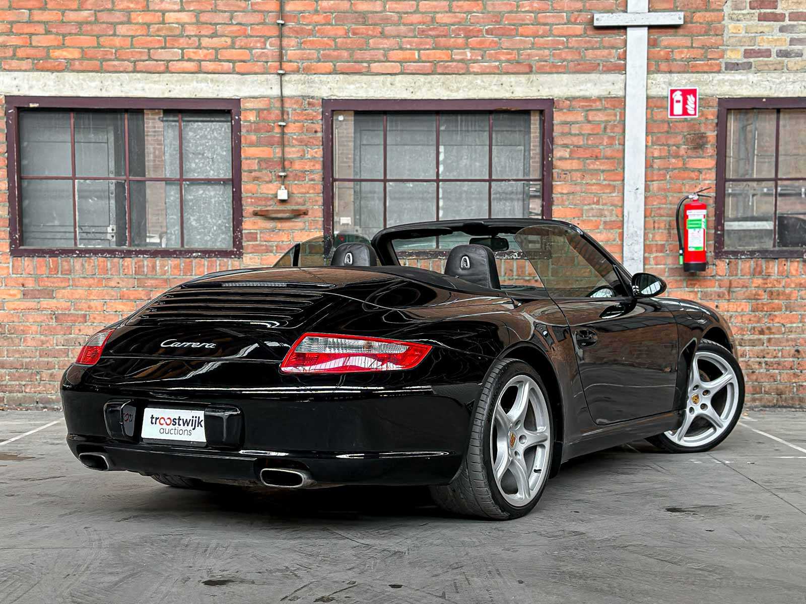 Porsche 911 Carrera Cabriolet 997 3.6 325pk 2005 handgeschakeld -Youngtimer-