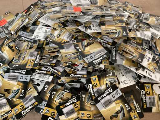 Piranha mix lot screwdriver bits (197x)