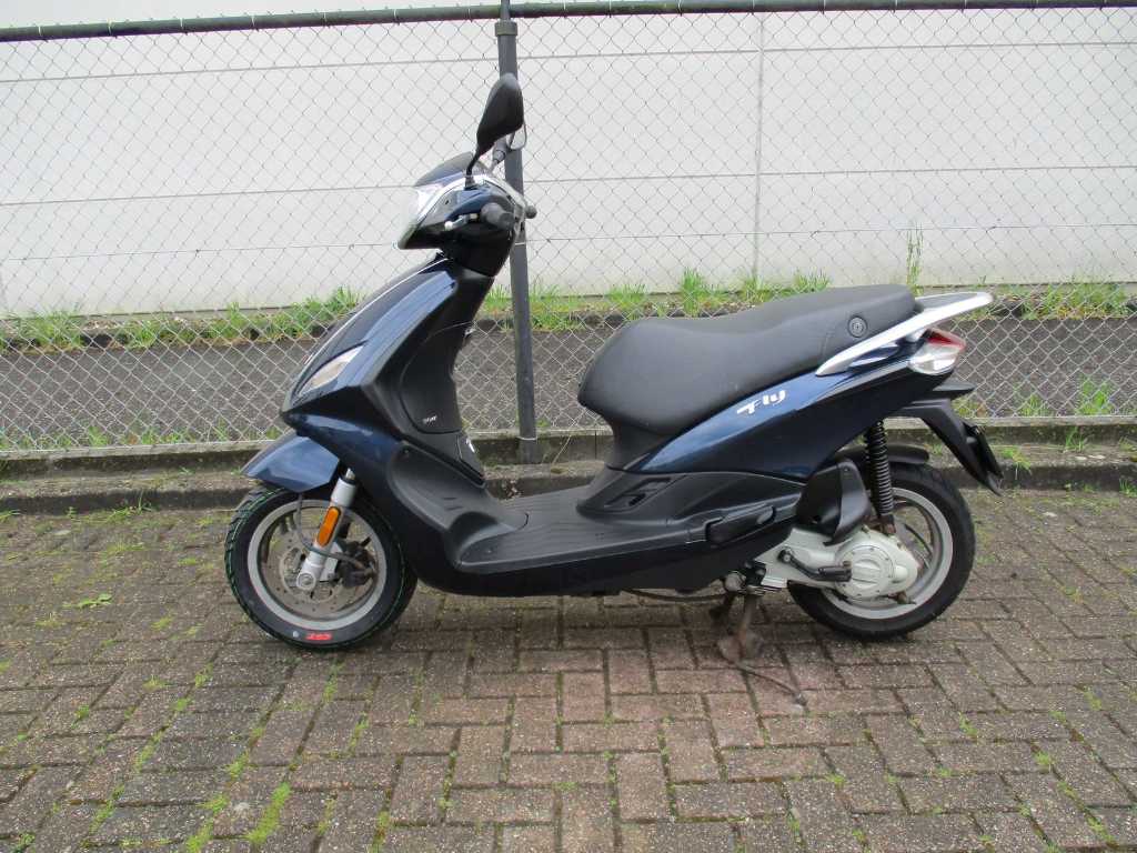 Piaggio - Ciclomotore - Nuovo Fly 4T - Scooter