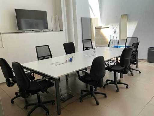 Meeting room lot 952