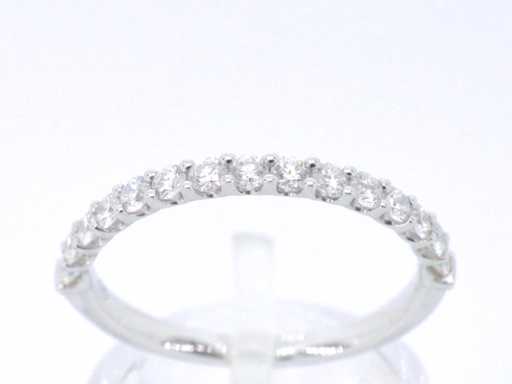 Witgouden rijring met briljant geslepen diamanten