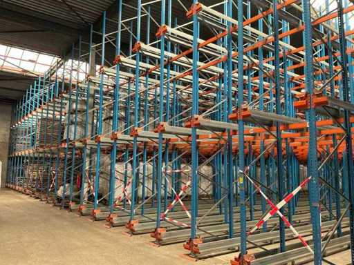 Shuttle warehouse rack 39 rows with 2x shuttle
