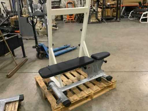 Gym80 adjustable bench met barbell rek Krachtstation