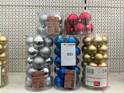 Party der Weihnachtskugeln.