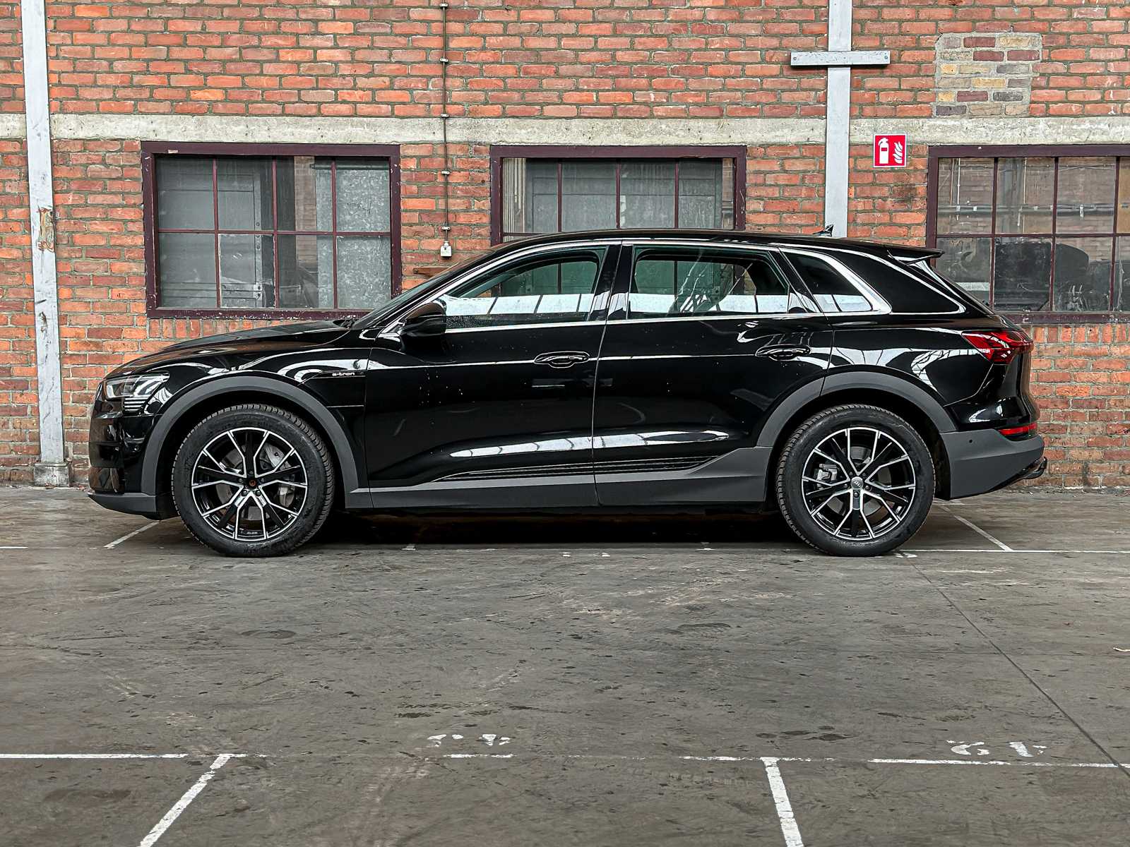 Audi e-tron 50 Quattro Edition 71 kWh 313pk 2020 (Origineel-NL + 1e Eigenaar), J-904-HF