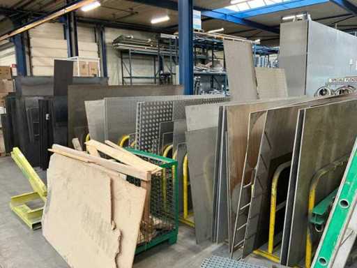 Partia różnych blach stalowych