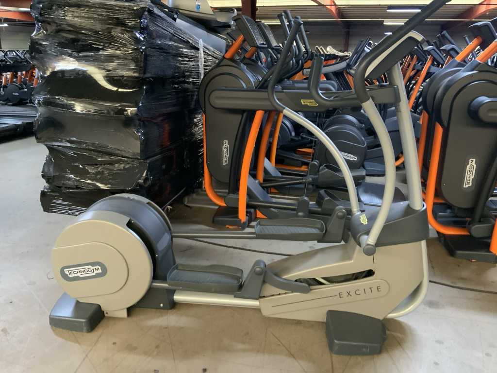 Technogym Excite Synchro 500 LED Crosstrainer