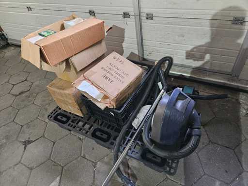 Fournée de fournitures de cuisine diverses