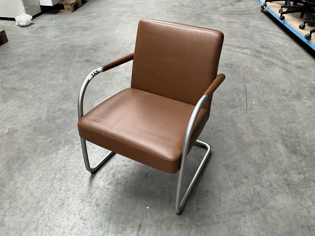 Fauteuil design en cuir VITRA Visa