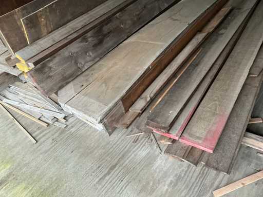 Série de diverses poutres, planches et coques