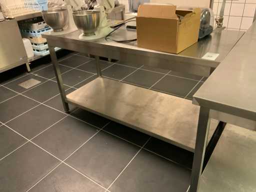 Rvs werktafel met blikopener