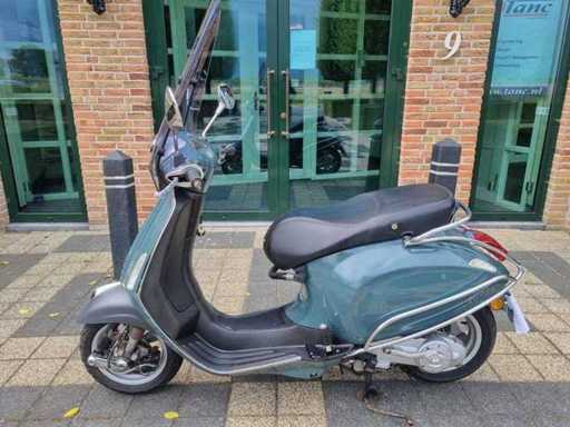 Vespa - 4-stroke - Moped
