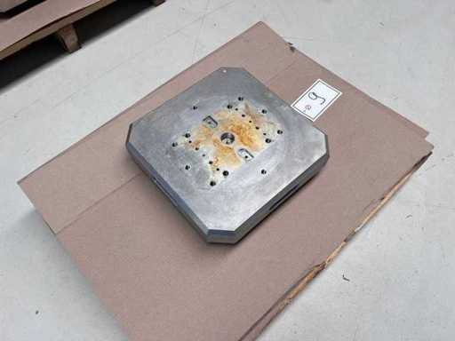 Interchangeable pallet
