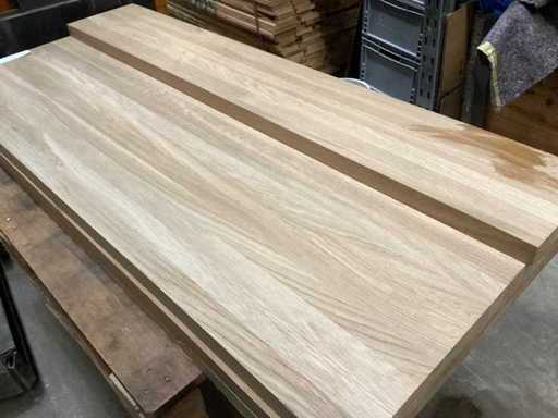 Glulam panels / slats throughout / oak / 1.50m long / max width 66cm / thickness board 40mm