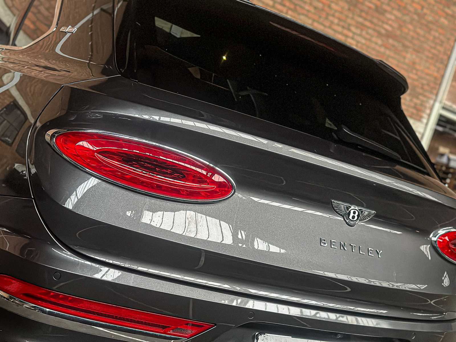 Bentley Bentayga 4.0 V8 First-Edition 550pk 2021