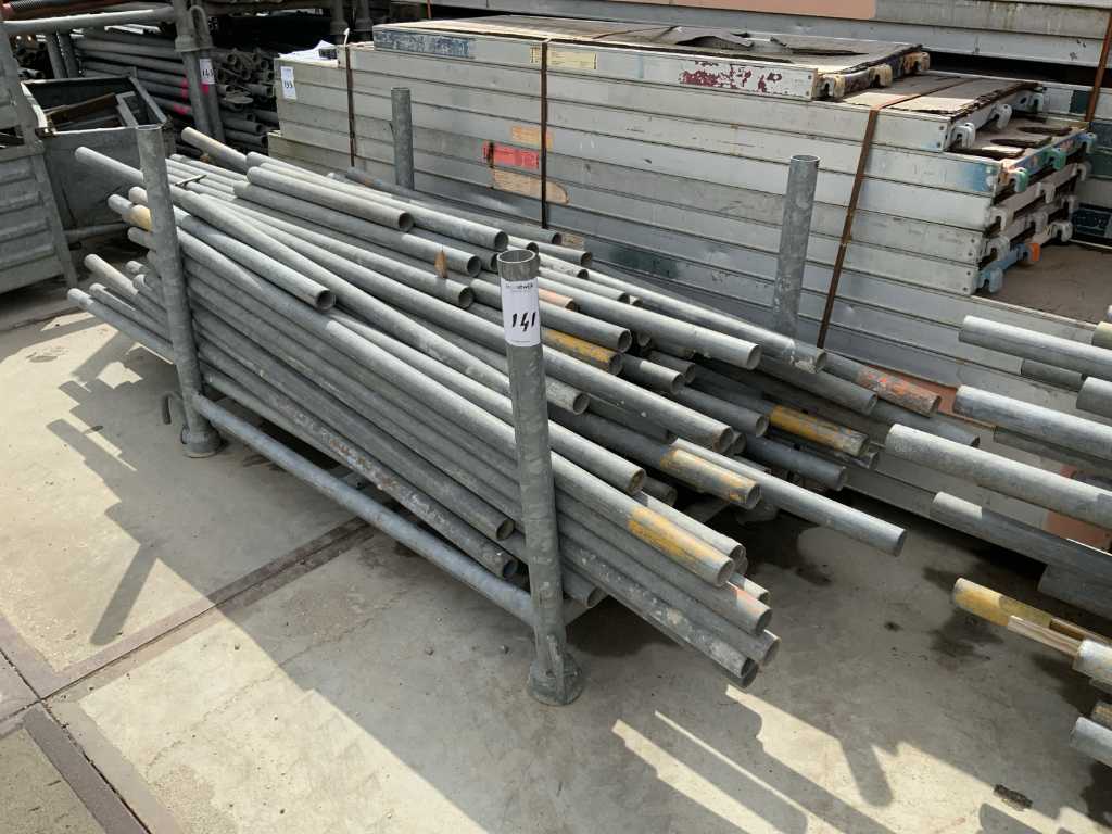 Stacking yoke with scaffolding pipe