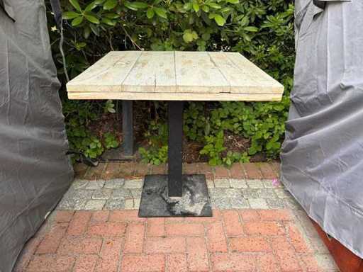 4 tables café/bistrot avec plateau en bois et base métallique, d’occasion